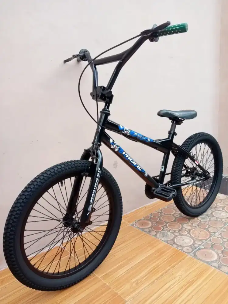 Sepeda BMX ukuran 20