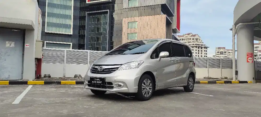 Very low km, servixe record original