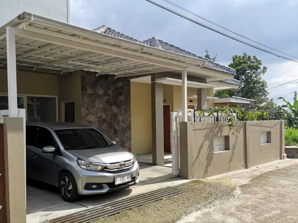 DI JUAL RUMAH DI HOEK(belok an)   Di Lembah Permai Hanjuang,