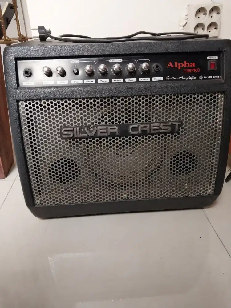 Siver crest Amplifier guitar
