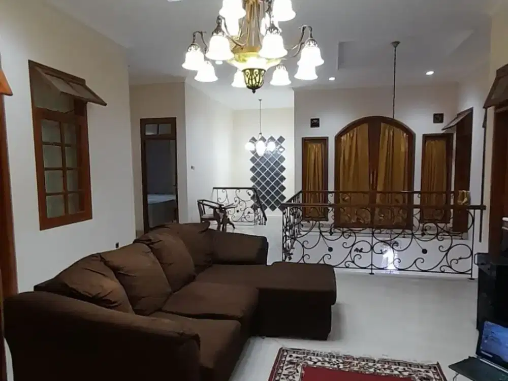 Dijual Rumah Luas di dekat Sarijadi Gegerkalong Bandung