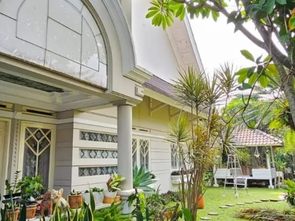 RUMAH MEWAH DI KAWASAN ELITE SETRASARI SAYAP SUTAMI DEKAT PVJ , TOL PASTEUR