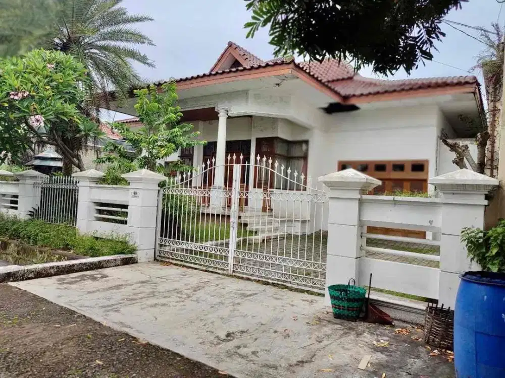 dijual rumah tengah kota
