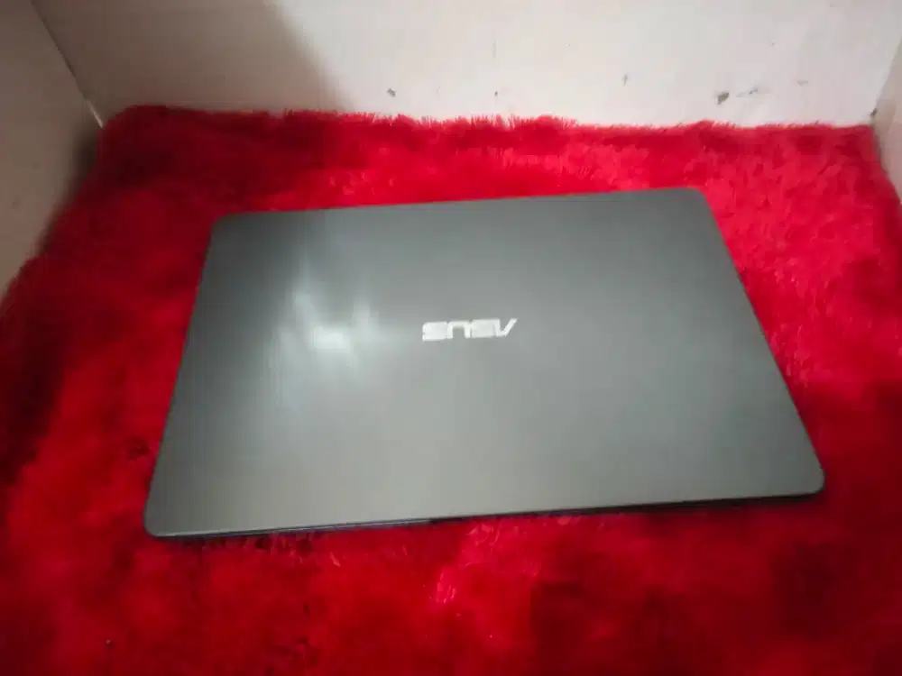 Asus ZENBOOK SLIM BODY METAL/core i5 gen8/ram 8gb/SSD512gb