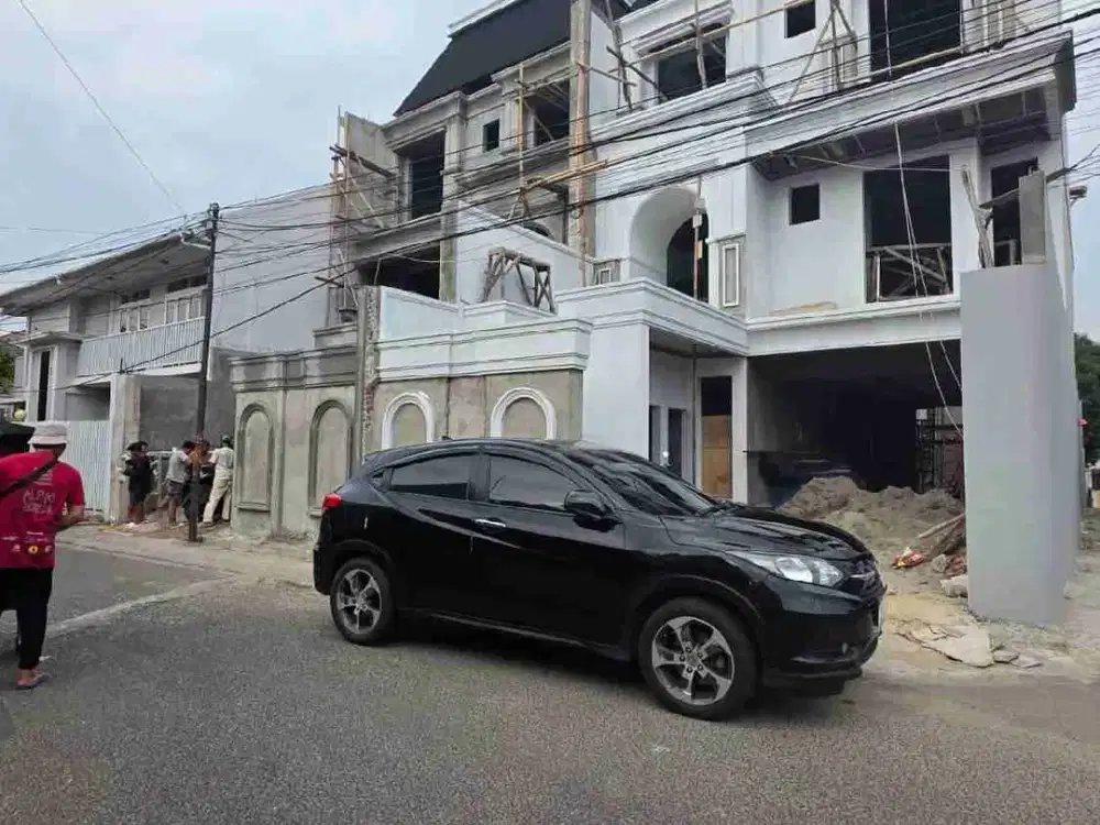 Dijual Rumah Baru 3 Lantai dlm tahap Finising Siap huni di Tebet Jakarta Selatan