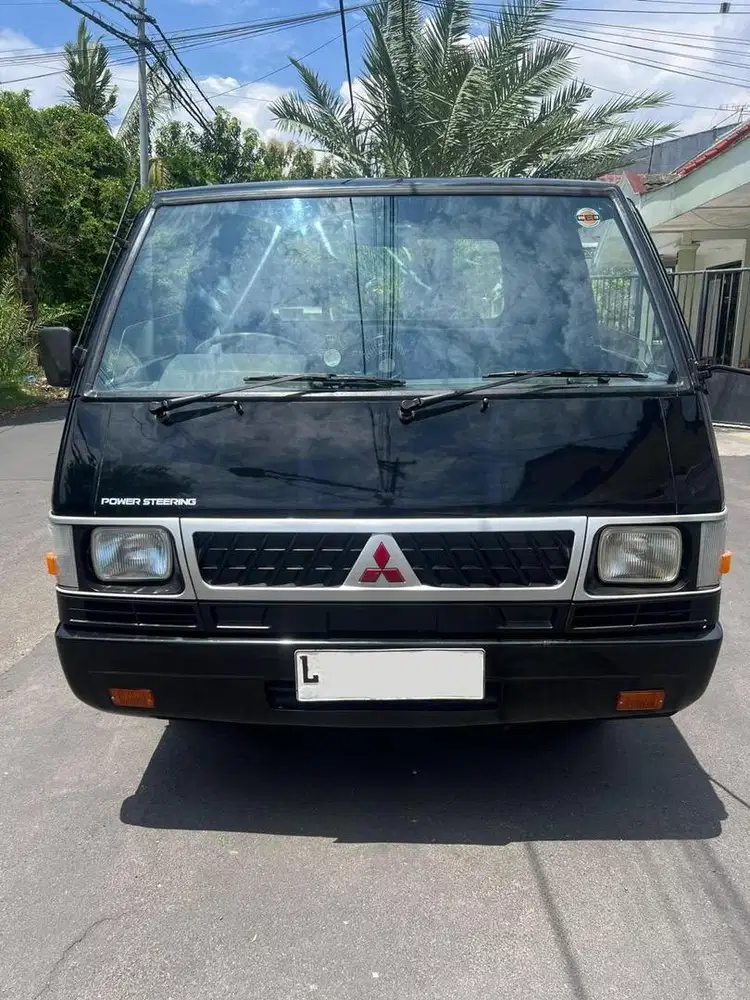 Mitsubishi L300 2021