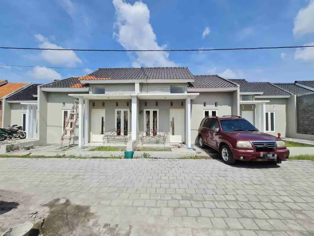 Dijual Rumah murah siap huni di cluster dekat solo baru, space luas terbuka di belakang. Lingkungan nyaman dan aman.
