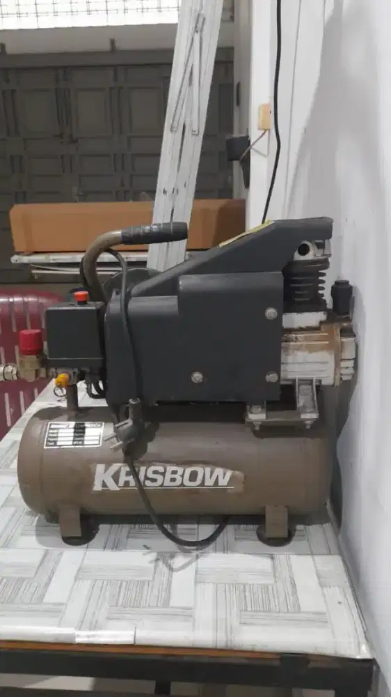 Compressor Angin 1hp (8L/8Bar) Krisbow KW13-467