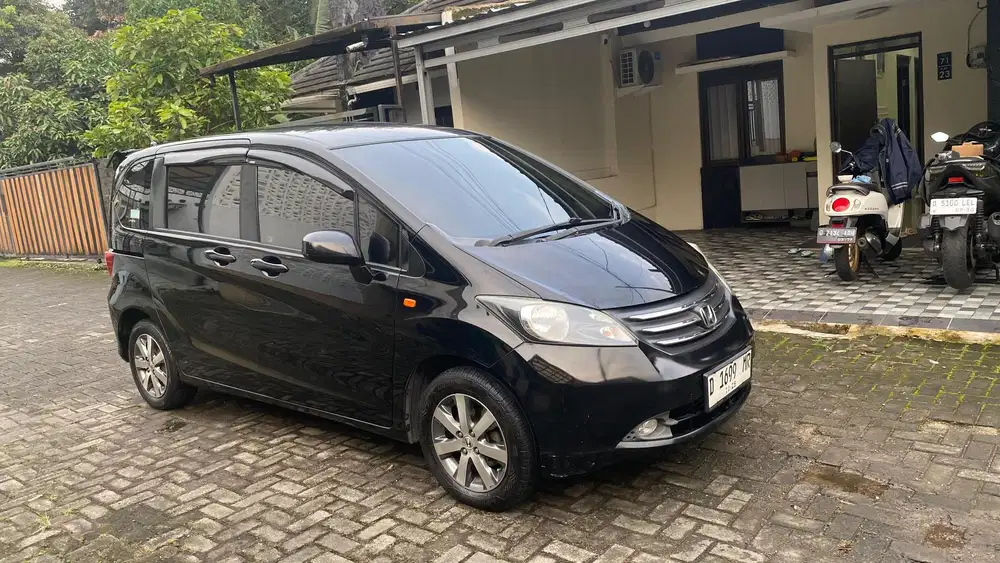 Honda Freed 2010 Bensin