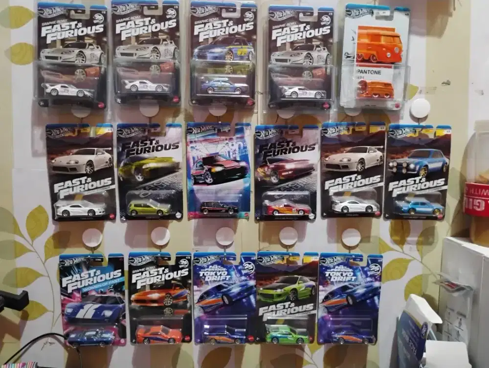Jual mainan hot wheels asli berbahan besi