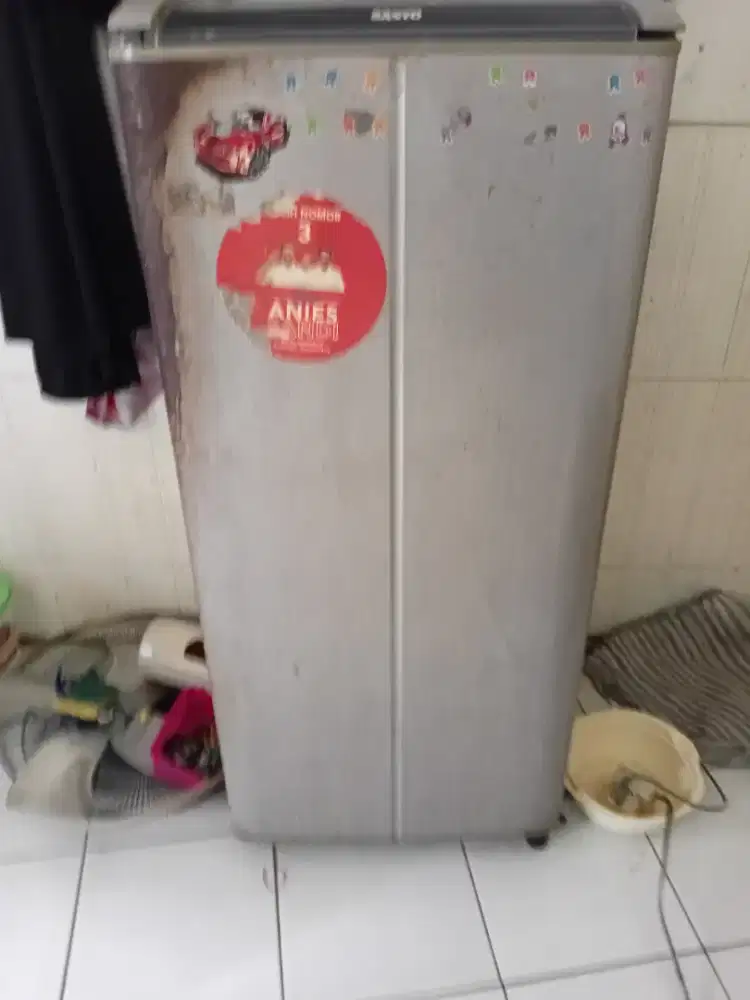 Kulkas 1 pintu merk Sanyo bekas normal dingin