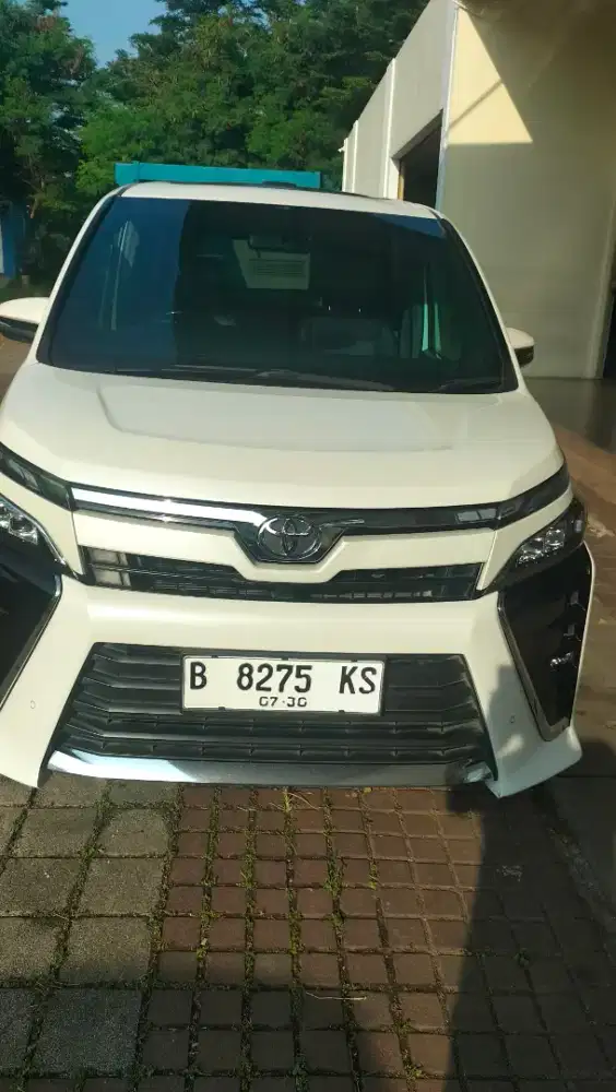 Toyota voxy 2019