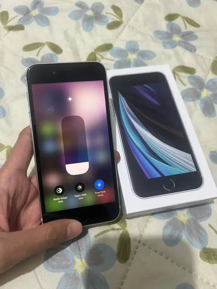 Iphone se 2 64gb ibox resmi indonesia