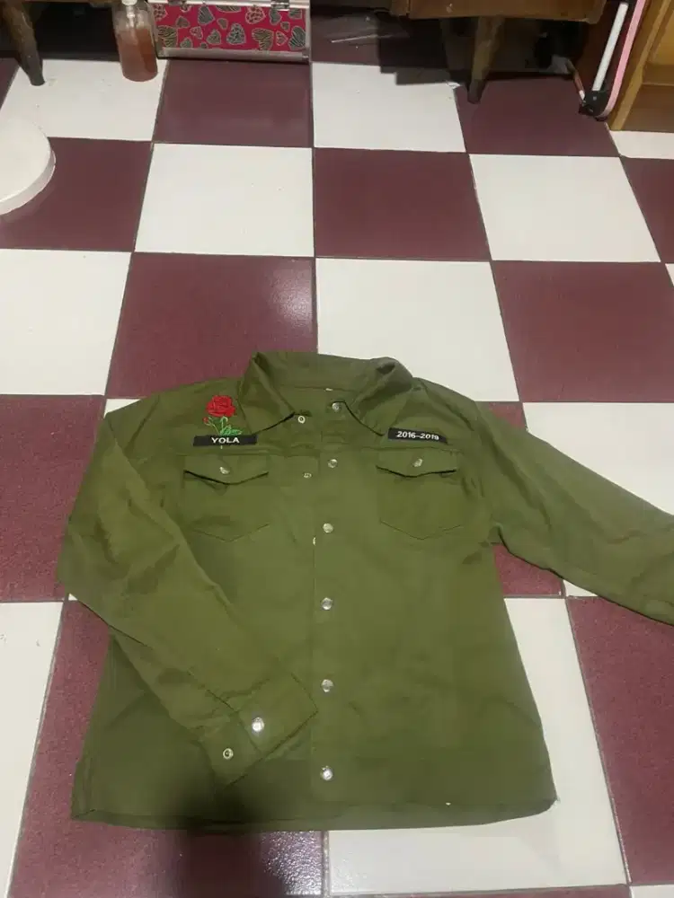 Jaket Warna Hijau Army