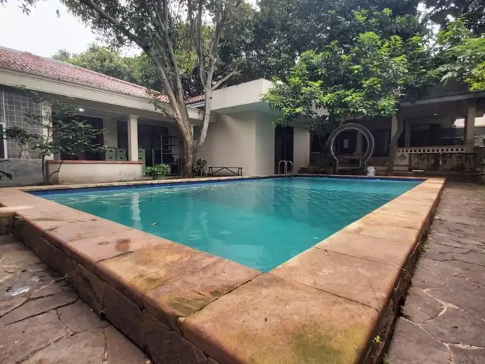 Rumah Secondary Sangat Terawat di Kemang Jakarta