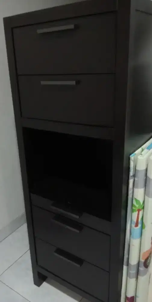 Lemari Hitam 4 Laci Dijamin Bagus dan Layak Pakai