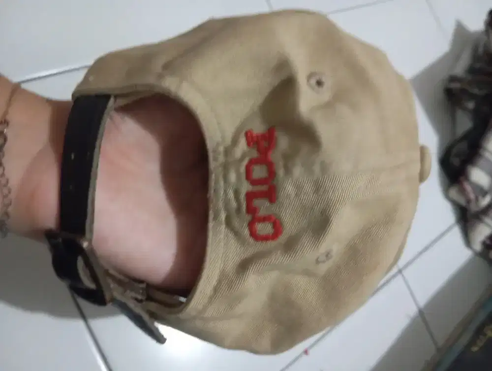 topi polo coklat
