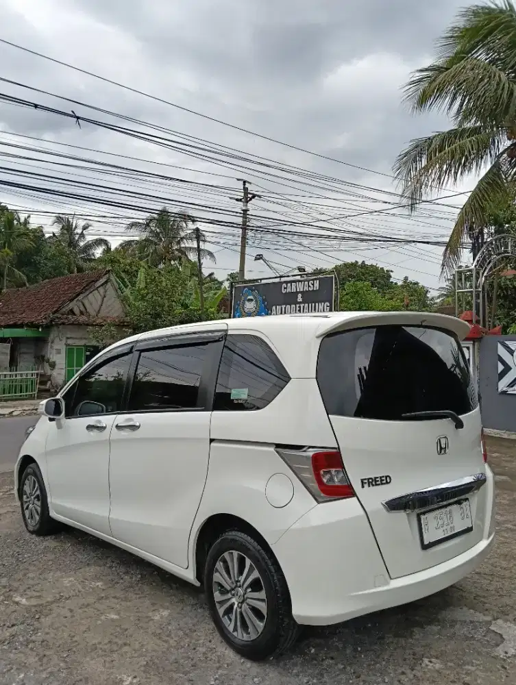 Freed PSD 2015 km90rb istimewa