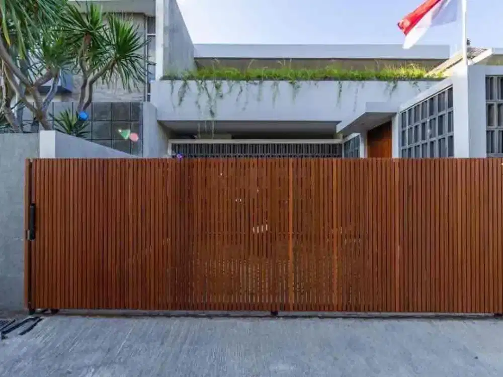 DIJUAL / FREEHOLD : Tomy Cozy Villa 3 Beds, Jl. Bidadari