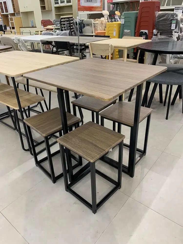 LOOK TABLE WITH 4 STOOLS WALNUT