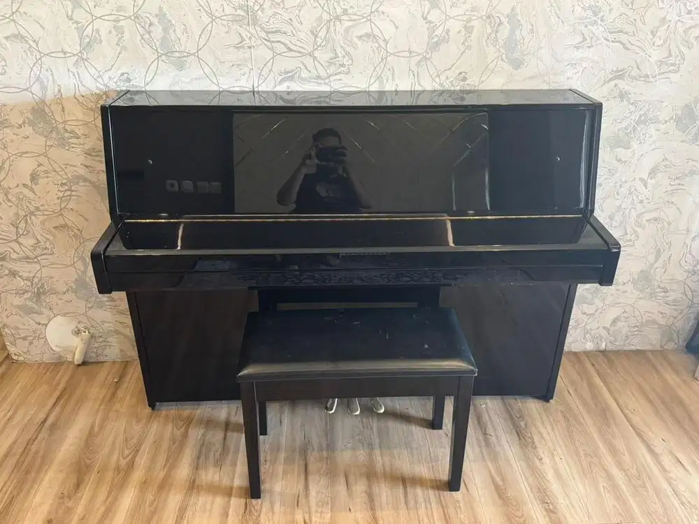 Yamaha Akustik Upright Piano JU109 / JU 109 Polished Ebony