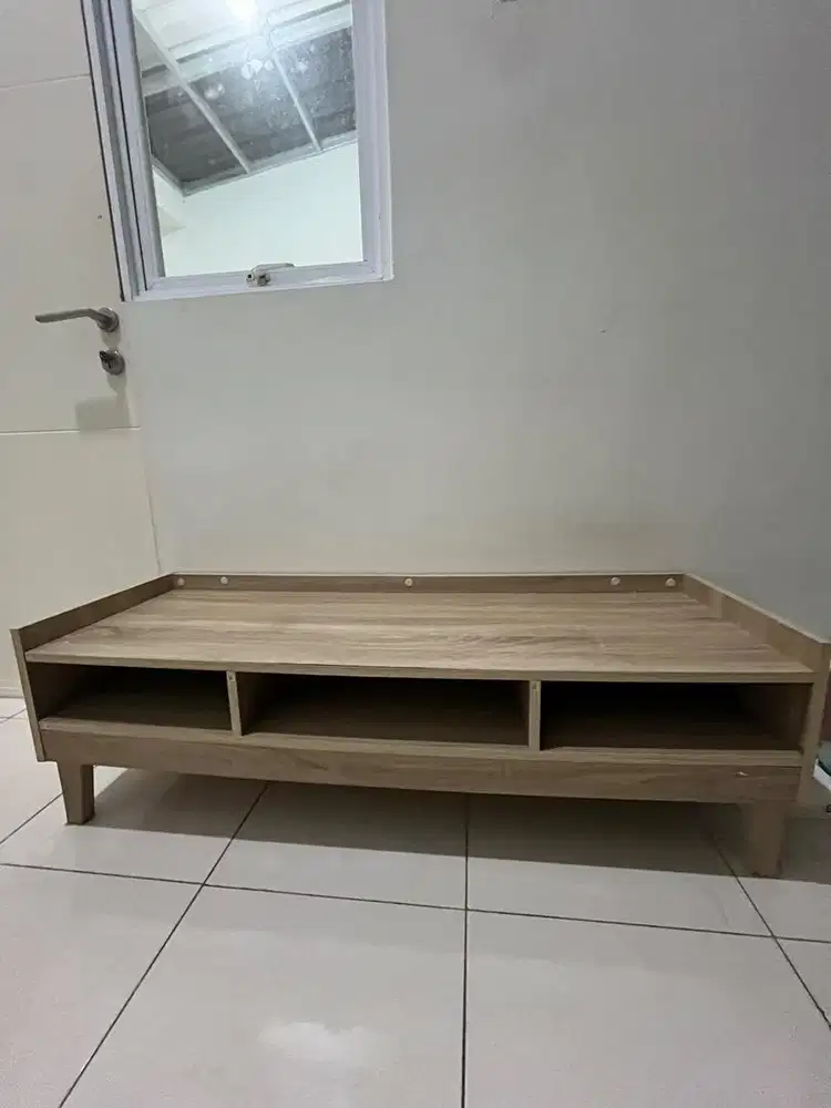 meja / rak tv (tivi) bekas