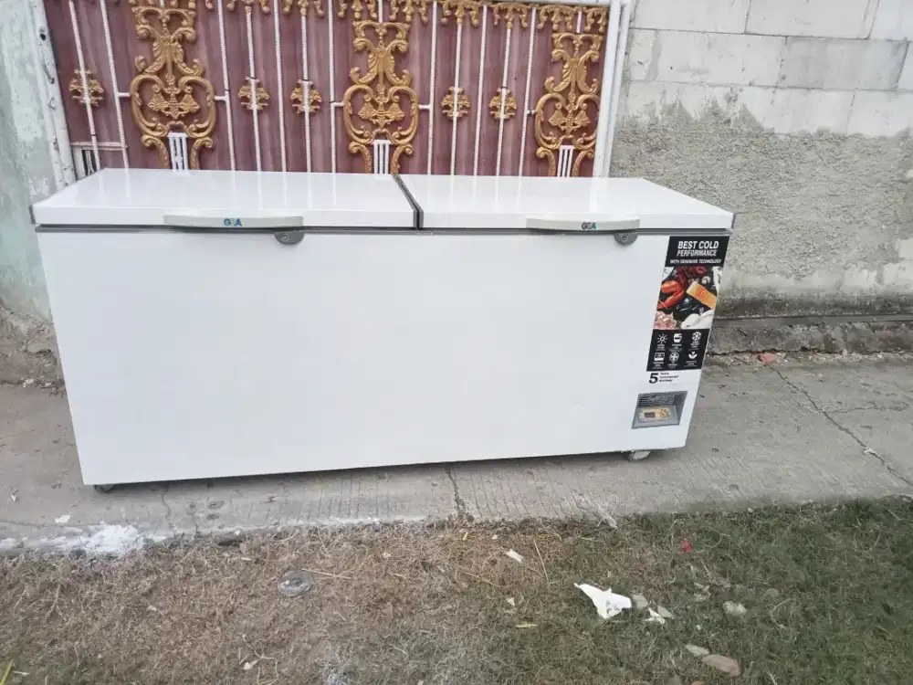 Freezer bok merek Gea kapasitas 750 litef