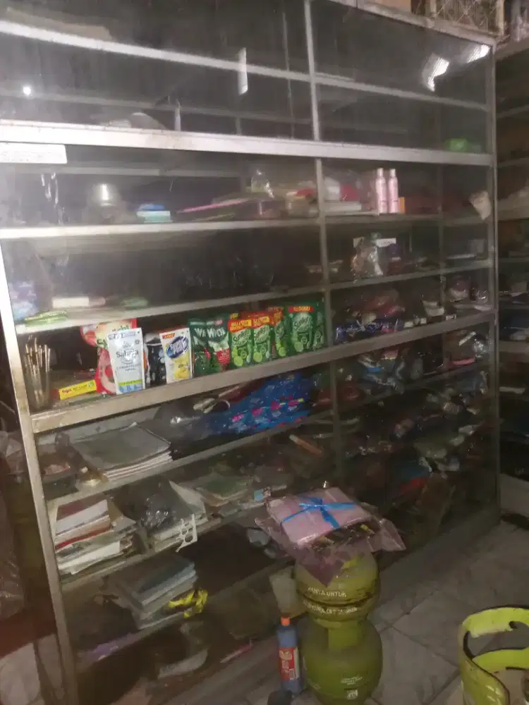 ETALASE LEMARI TOKO.