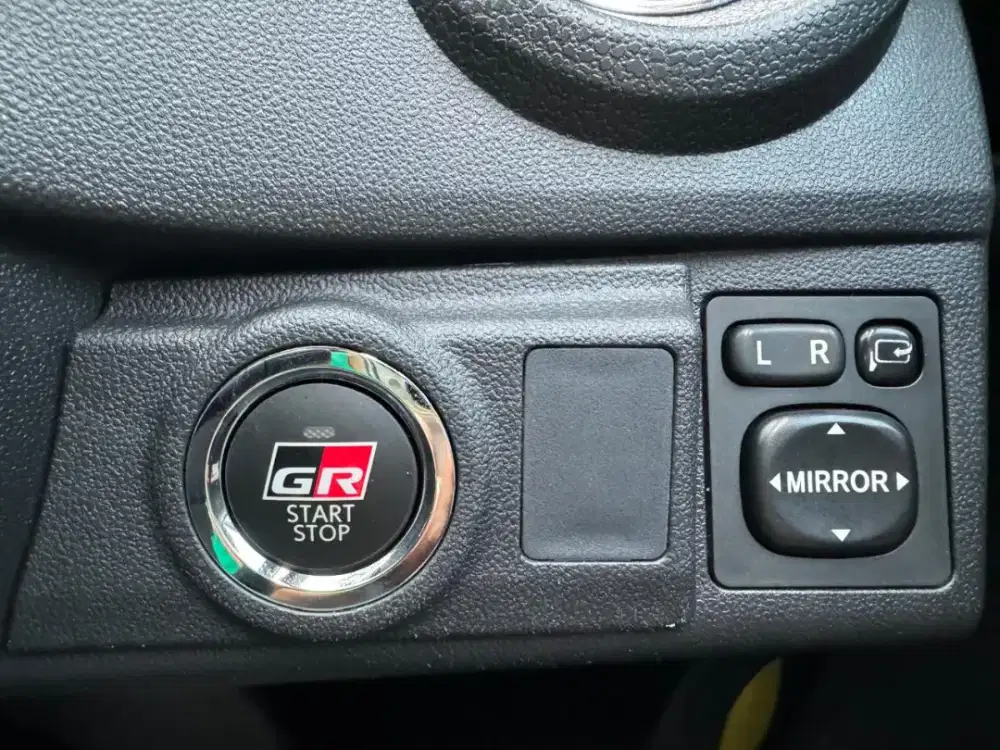 Toyota Agya GR 2022 Matic Kuning Favorit