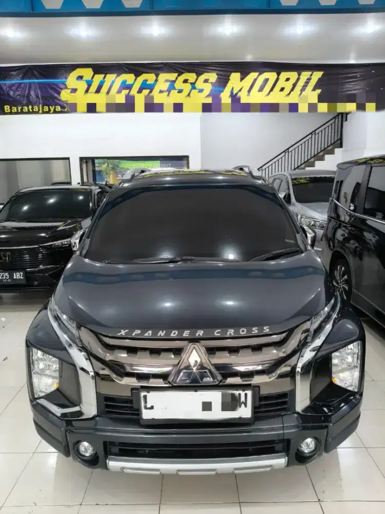 Mitsubishi Xpander Cross 2020 Matic Abu-abu Mulus
