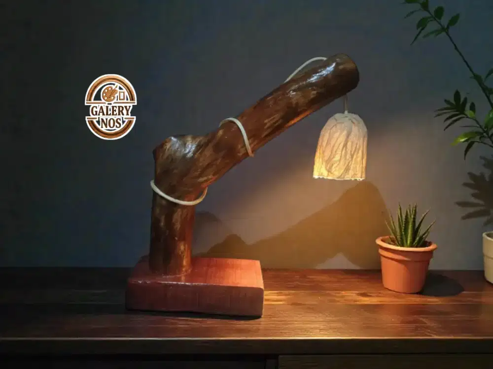 Lampu Meja Rustic Handmade Kayu Alami Bentuk Unik