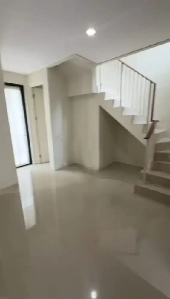 Disewakan Rumah Northwest Lake Ciputra Hadap Utara Siap Huni