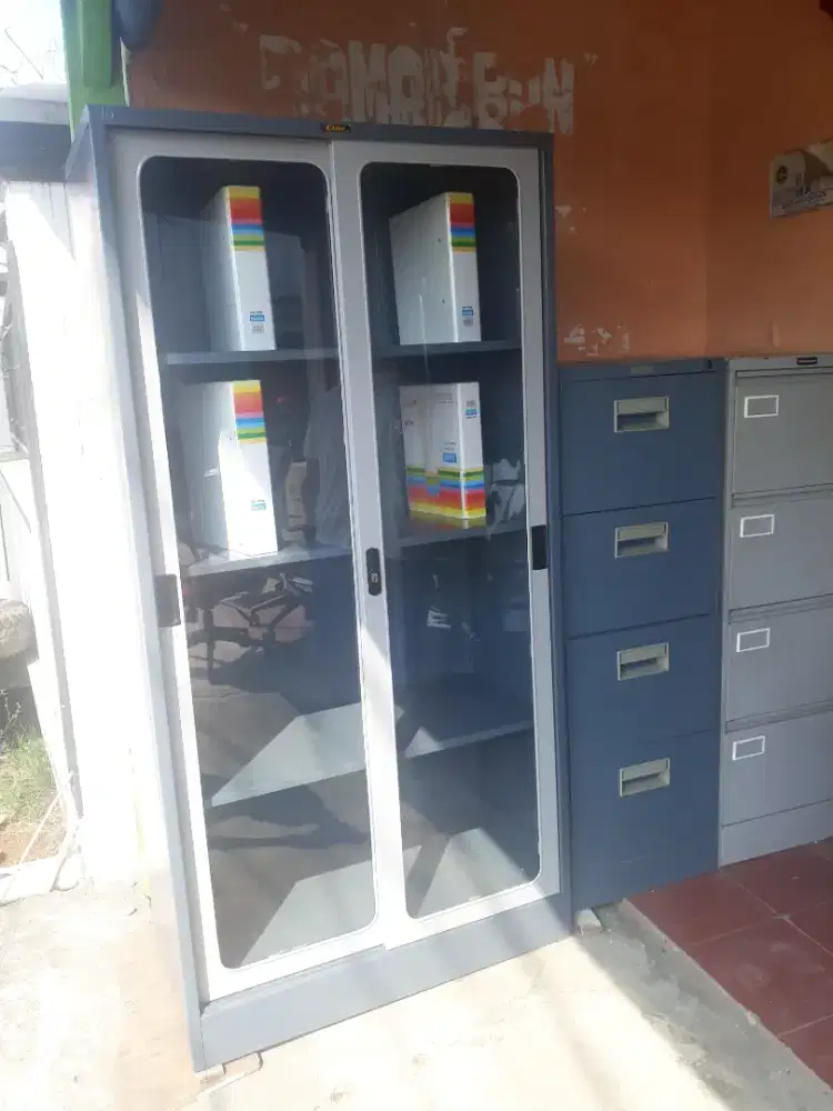 Lemari kaca arsip elit