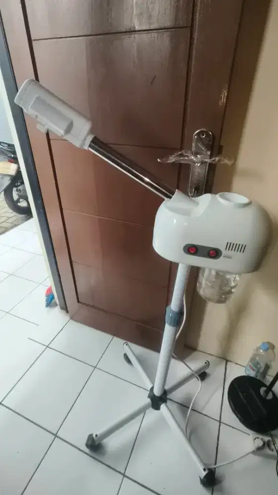 Vapozone / hot steamer standing untuk facial, rambut, salon, klinik