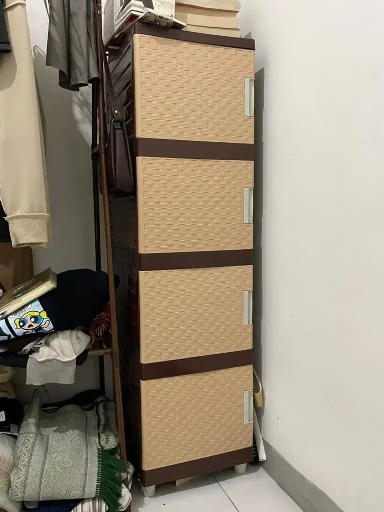 Lemari plastik 4susun