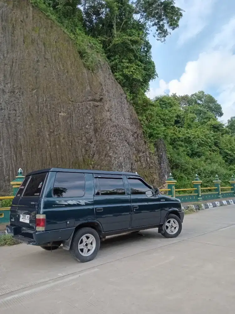 Dijual Isuzu Panther ROYAL 2.5 Tahun 1997 Full Body & Cat Ori istimewa