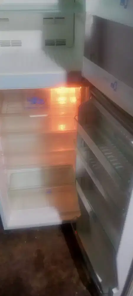 KULKAS 2 PINTU MERK DENPOO MADE IN KOREA