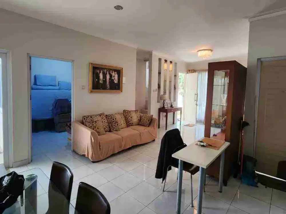 Rumah Bagus Dekat Taman di Cluster Dekat Fresh Market Kota Wisata