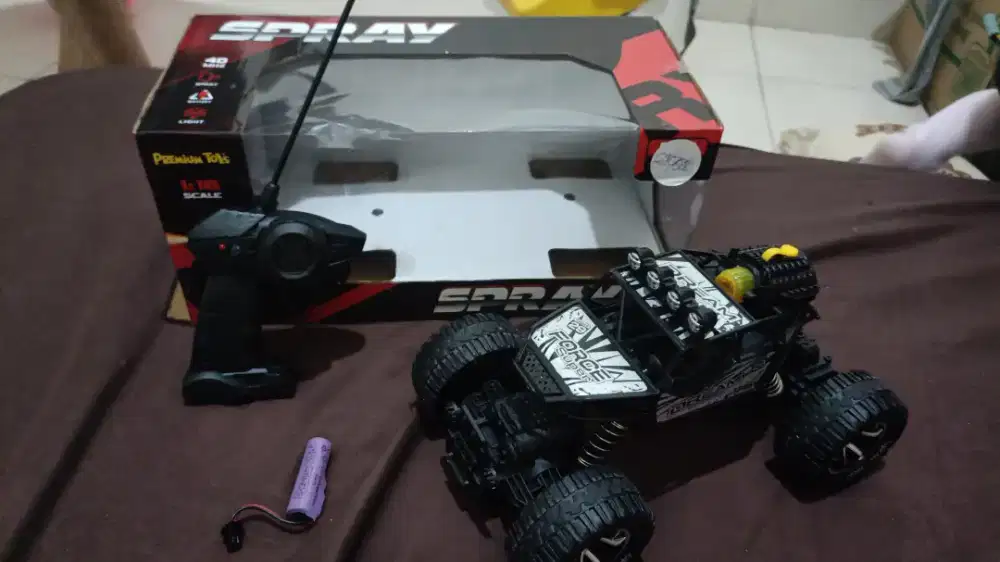 Mobil RC (Remote Control) offroad skala 1:16