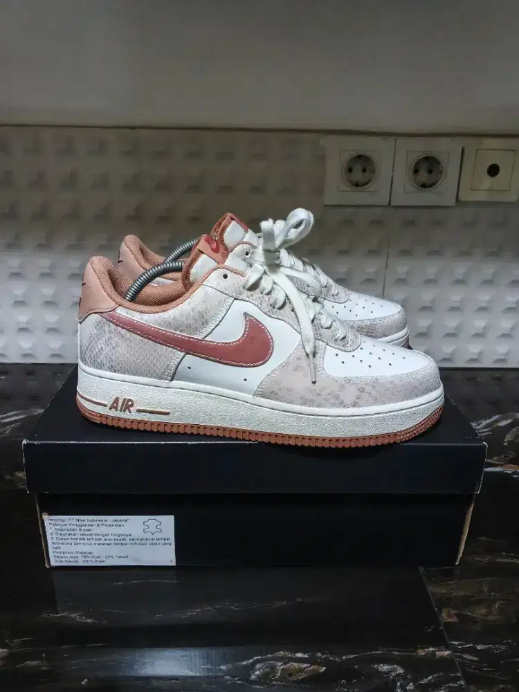 Air Force 1 LV8 size 42.5