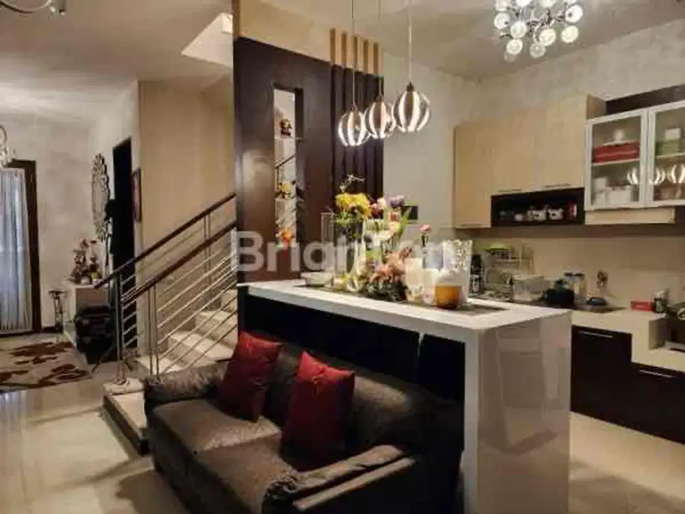 Pantai Mentari row jalan 3 mobil