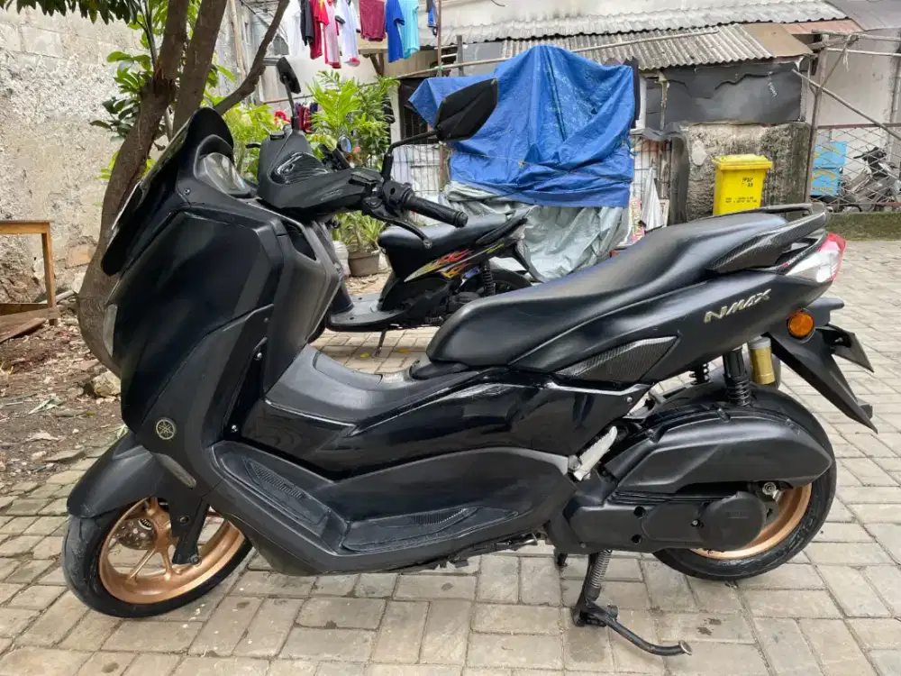 Nmax New 2022 hitam