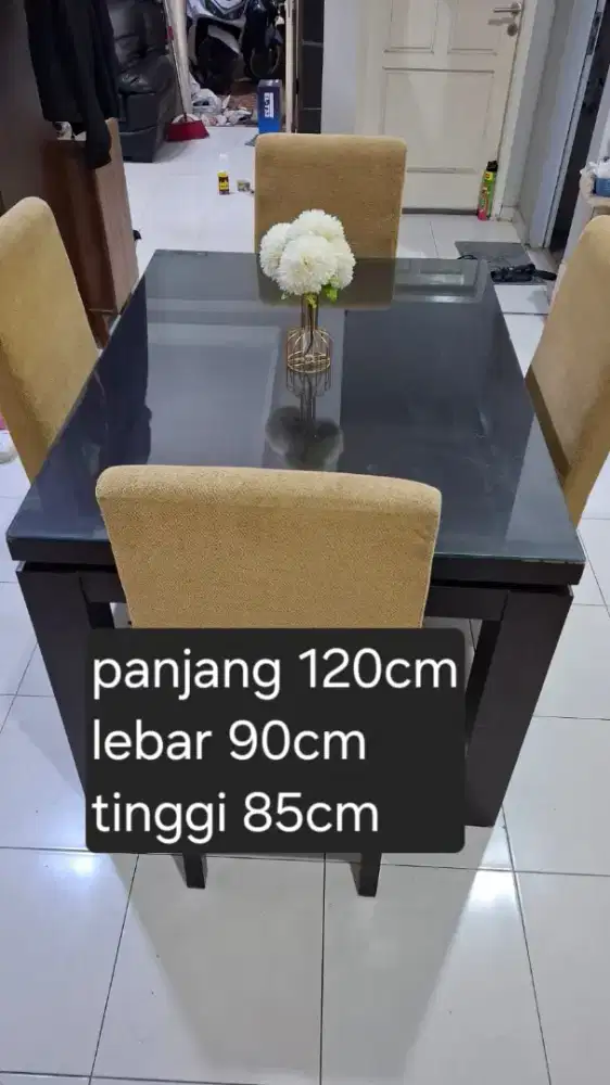 Di jual meja makan tempat tidur bupet