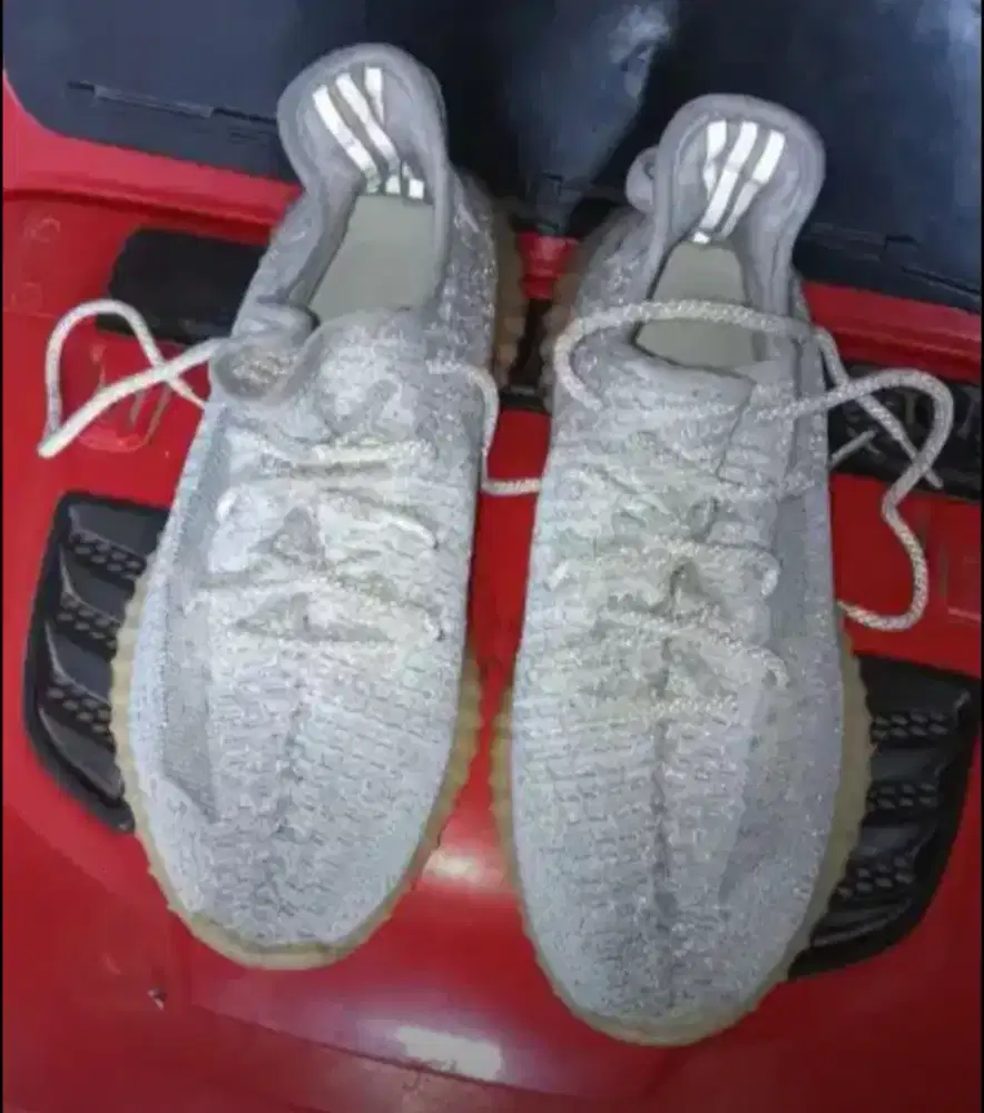 Sepatu Adidas yezzy size 40