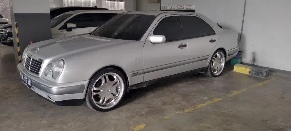 Mercedes-Benz E230 1996 Bensin