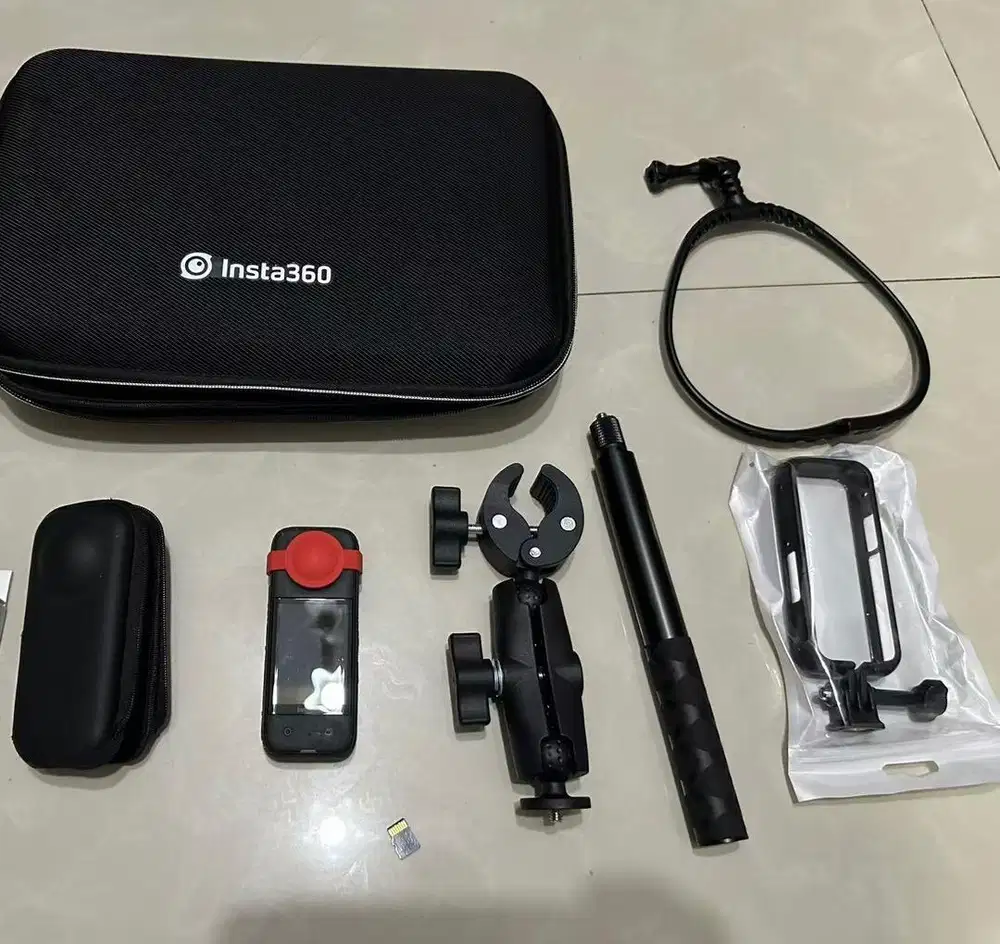 Di jual insta360 X3 dapet kelengkapannya tapi ada lecet di pojok kiri
