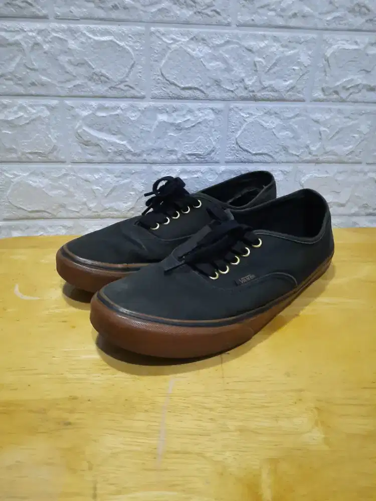 Vans authentic original black gum