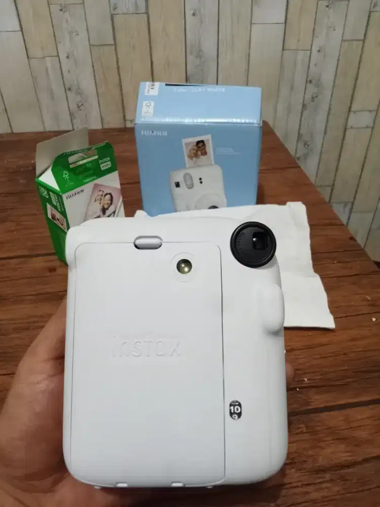 Kamera instax mini 12 (clay white)