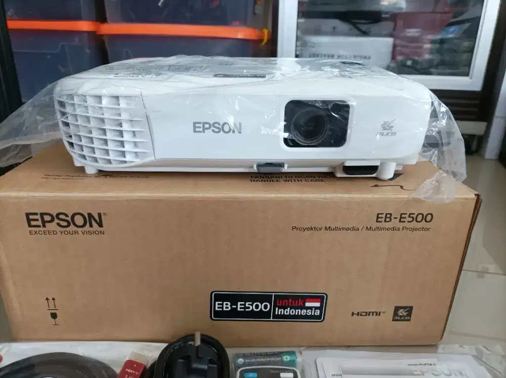 Lcd proyektor epson e 500 new baru..