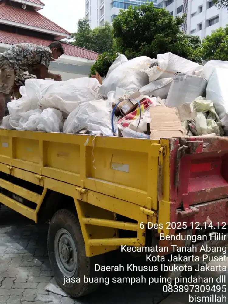 Jasa buang puing dan tanah